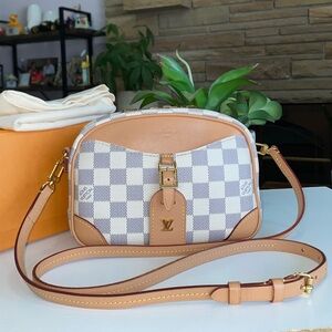 ❤️ authentic Louis Vuitton Tan and White Checkered Crossbody Bag